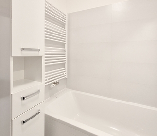 209-bathroom1b.jpg