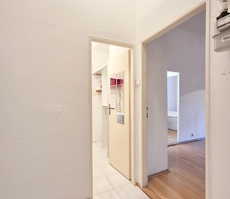 entrance-halla.jpg