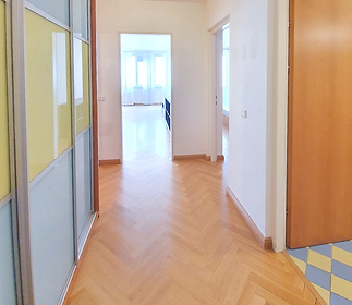hallwayb.jpg