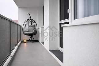 DEC2117A-9B15-4EBA-8A5F-6E0218DFF9B0