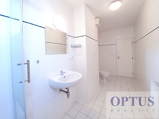 10-bathroom2b.jpg