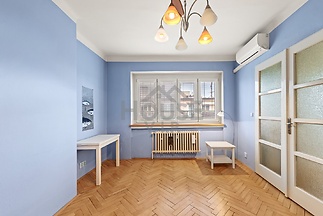 7BE1BCF7-3C14-4A3B-ACF0-ECFF9969970E