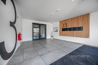 Vchod do domu s kamerovým systémem