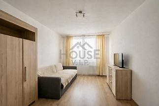 22F99B76-52A8-44D3-99B1-8C21E75A5045