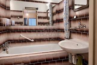 2785CEE3-496A-4A33-BEBA-894A005E5D74