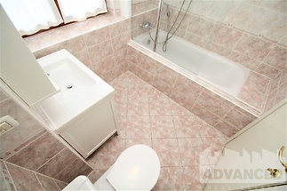 Bathroom 1 (1)