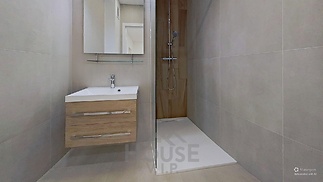 Bathroom-Defurnished (7)