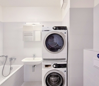 209-bathroom1a.jpg
