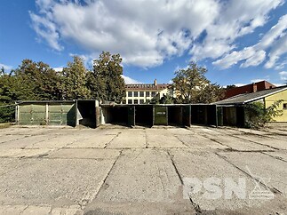 Uzavřený komerční areál k pronájmu