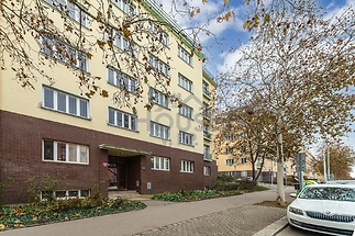 DB626CF0-755F-4C40-9F9E-09E5E97C65CA