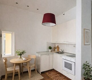 Kompaktní kuchyň s dřevěnou podlahou, moderní bílou linkou a vestavěnými spotřebiči, světlý interiér s jídelním koutem a dekorací.