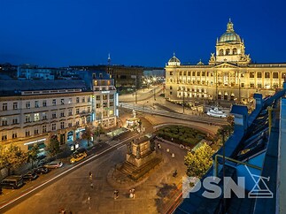 Kancelářské prsotory v Domě módy