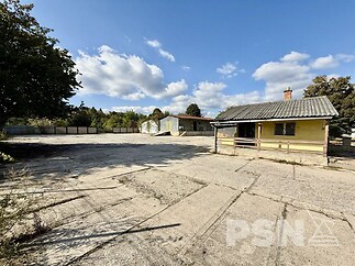 Uzavřený komerční areál k pronájmu