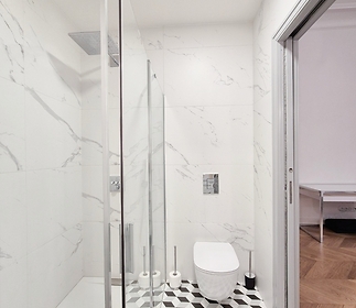 bathroomc.jpg