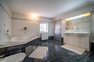 Velká koupelna v podkroví