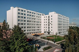 Rozsáhlý nebytový prostor se zázemím, zahradou a terasou v klidné části Chodova