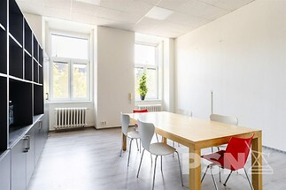 Kanceláře nedaleko centra a vlakového nádraží