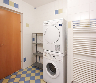 bathroomb.jpg