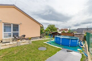 Dům_pohled z J_bazén a terasa