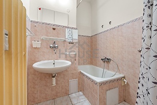 478BB8F1-7703-487D-8450-5FA5F67F1FE4