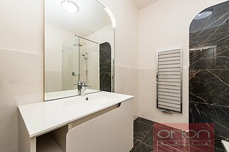 850_8300.jpg