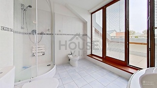 Bathroom-Defurnished (8)