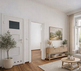 Světlý obývací pokoj s dřevěnou podlahou, velká okna, moderní nábytek, přírodní dekorace a neutrální barevná paleta