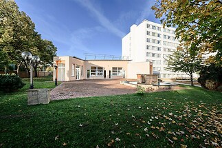 Rozsáhlý nebytový prostor se zázemím, zahradou a terasou v klidné části Chodova