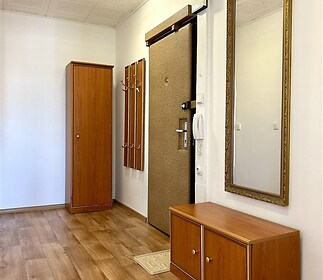 předsíň - vstupní dveře do bytu