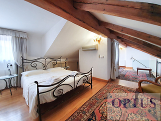 10-bedroom2a.jpg