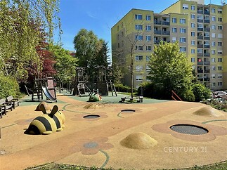 hřiště u domu