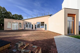 Rozsáhlý nebytový prostor se zázemím, zahradou a terasou v klidné části Chodova