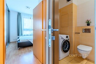 Předsíň a vstup do koupelny