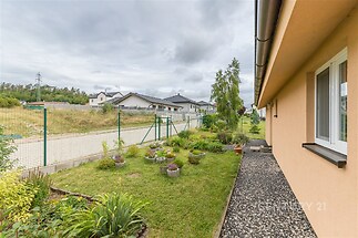 Dům a předzahrádka JZ