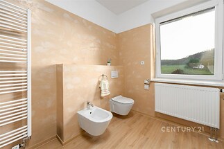 Koupelna v patře pro hosty