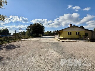 Uzavřený komerční areál k pronájmu