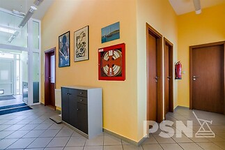 Kancelář s možností parkování