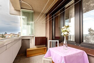 Zasklený balkon s nádherným výhledem.