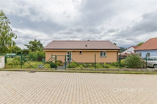 Pohled na dům z ulice