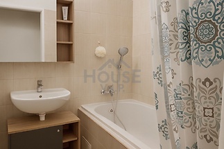 2f111272-5c6c-4883-8896-45d17927c11b