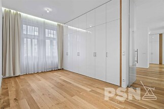 Byt 3+kk, s balkonem u nám. Jiřího z Poděbrad