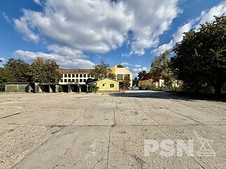 Uzavřený komerční areál k pronájmu