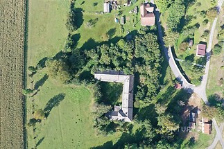 Letecký snímek umístěný na pozemku