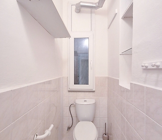 bathroomc.jpg