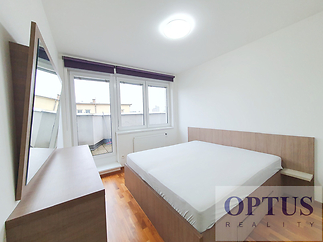 703-bedroom1a.jpg