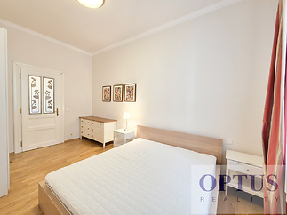 bedroom1b.jpg