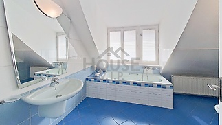 918-Surova-Bathroom