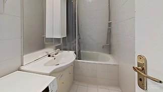 x5uXAbqXKA1-Bathroom