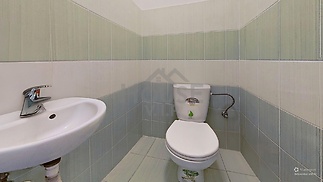 Bathroom-Defurnished (3)