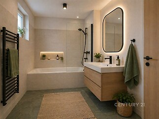 Moderní koupelna s dlažbou, dřevěnou skříňkou, vanou a velkým zrcadlem. Elegantní osvětlení a podlahové vytápění zajišťují komfort.